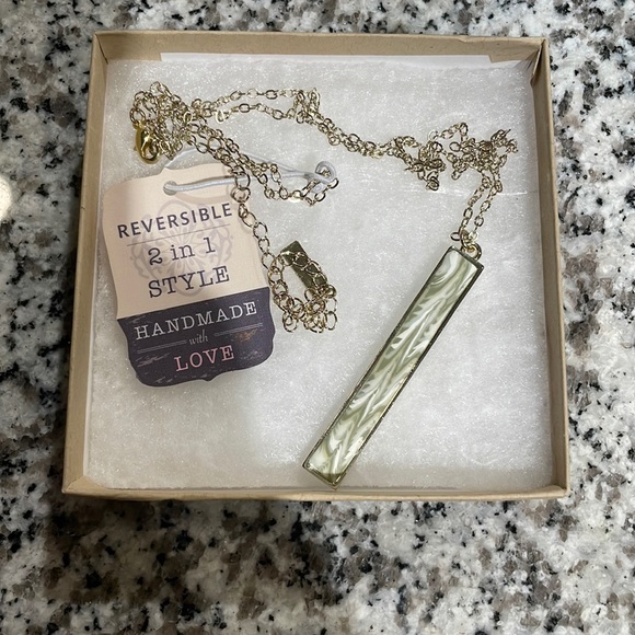 Jilzarah Jewelry - Jil Zarah Vertical Bar Necklace